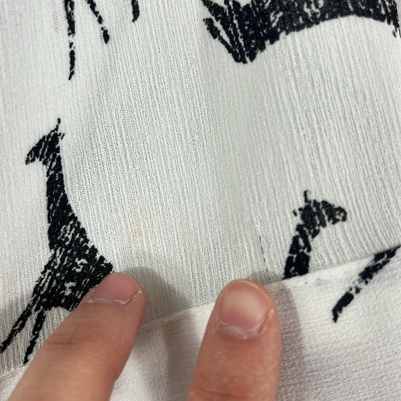 Chicos Giraffe Novelty Print Flare Sleeve Button Up Blouse Top Womens Size S - Picture 10 of 12